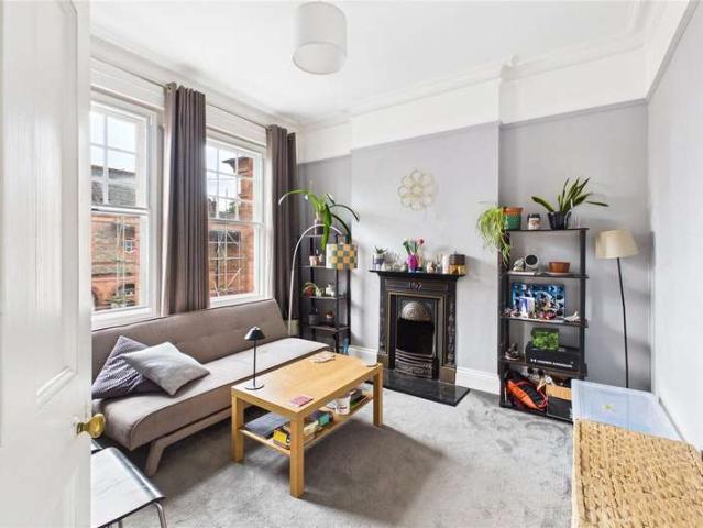 Maisonette for sale in Streatham Hill, Greater London