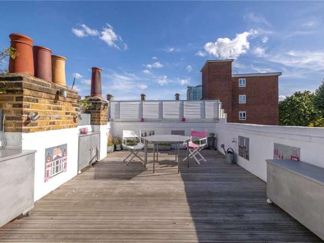 Maisonette for sale in West Kensington, Greater London