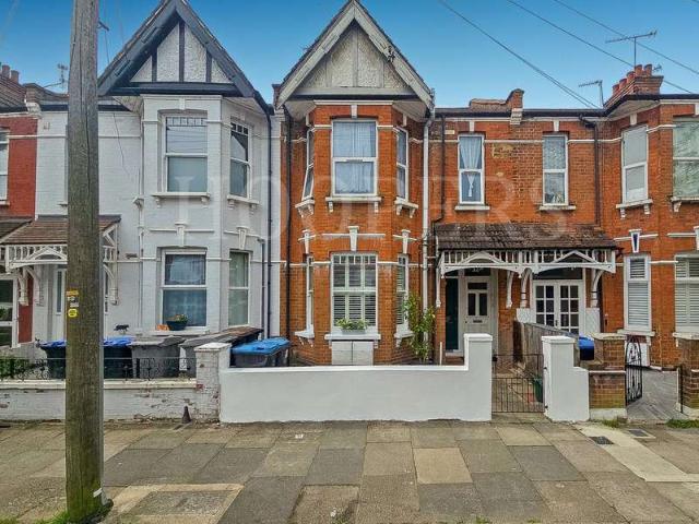 Maisonette for sale in Dollis Hill, Greater London