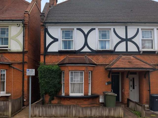 Maisonette for sale in Guildford Park, Westborough