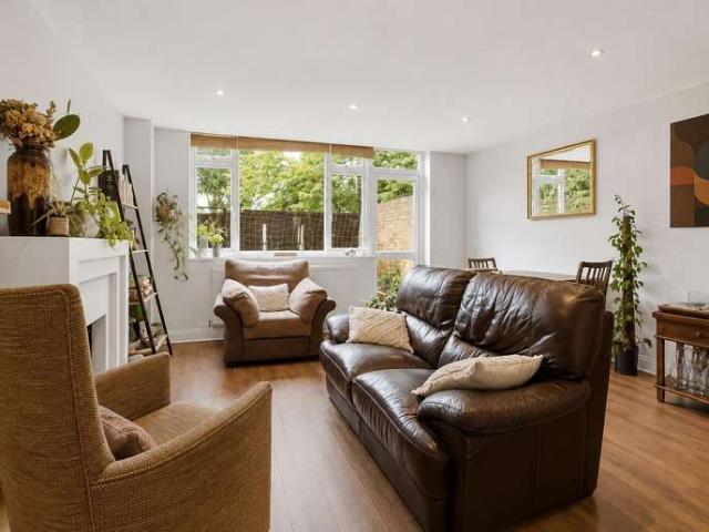 Maisonette for sale in Penge, Greater London