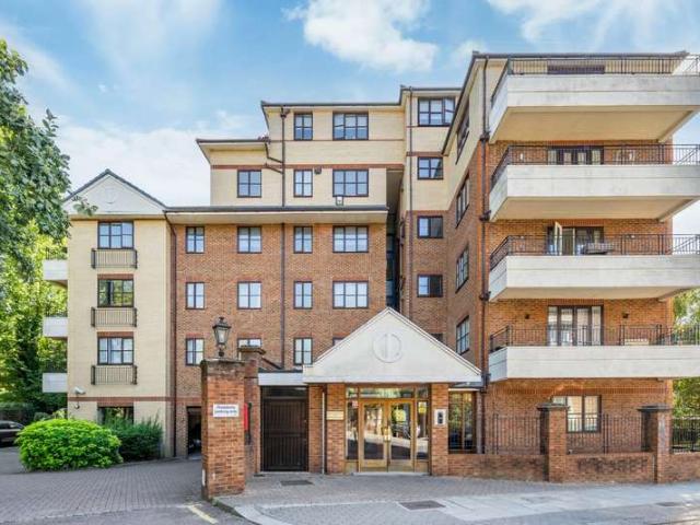 Maisonette for sale in Golders Green, Greater London
