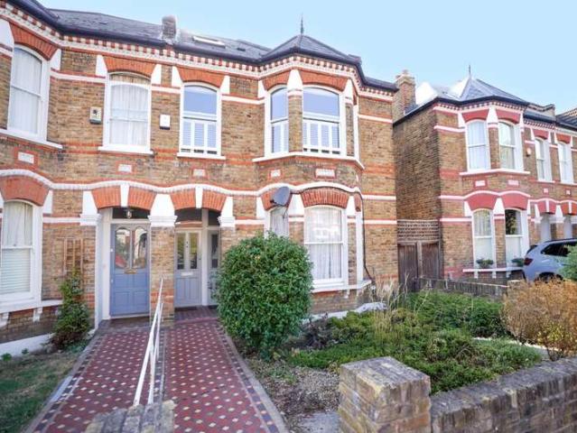 Maisonette for sale in Tulse Hill, Greater London