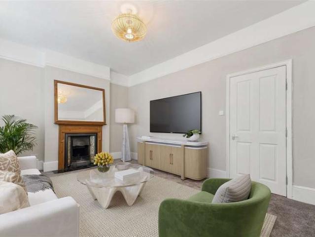 Maisonette for sale in London Borough of Ealing, Greater London