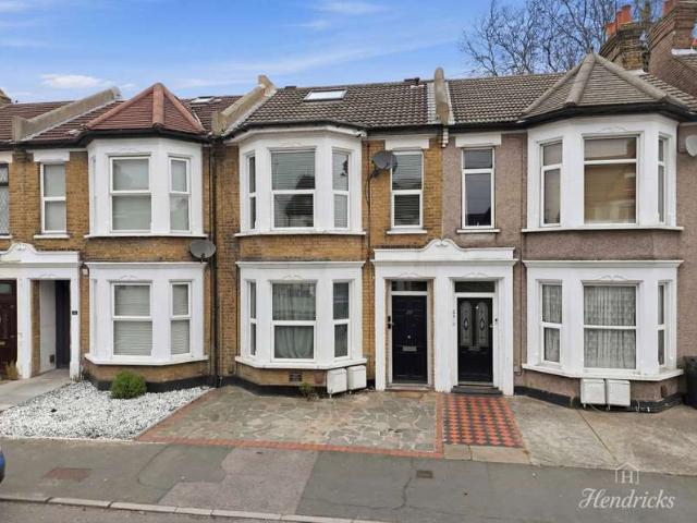 Maisonette for sale in Alton Barnes, Essex