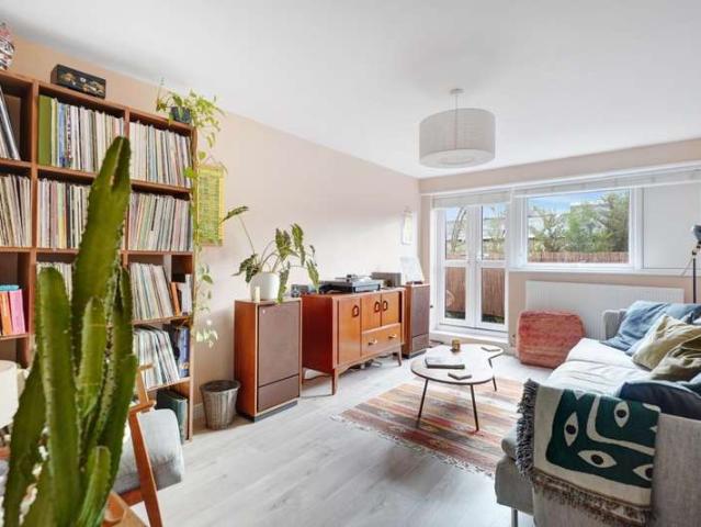 Maisonette for sale in Peckham, Greater London