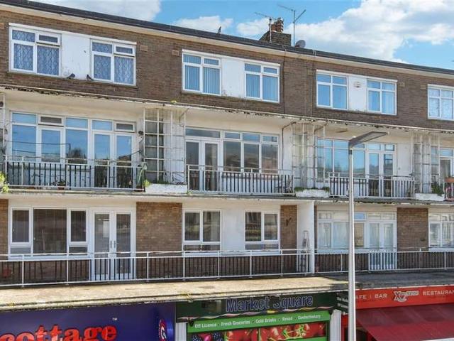 Maisonette for sale in Clarendon, Ash