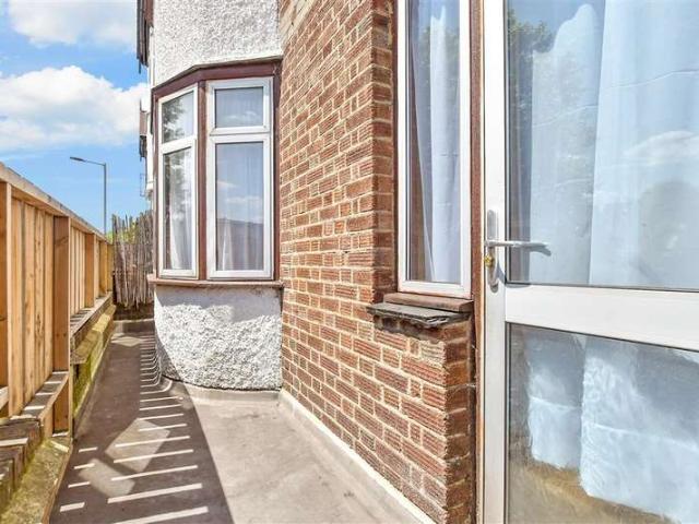 Maisonette for sale in Chapel End, Highams Park