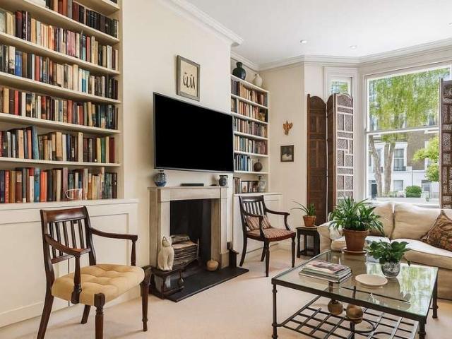 Maisonette for sale in Brompton, Greater London