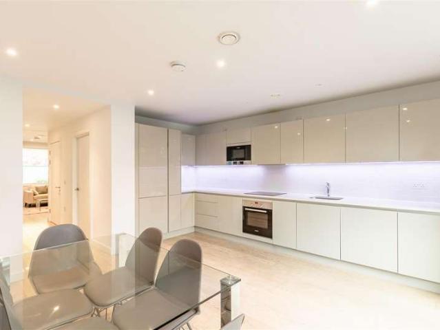 Maisonette for sale in Walworth, Greater London