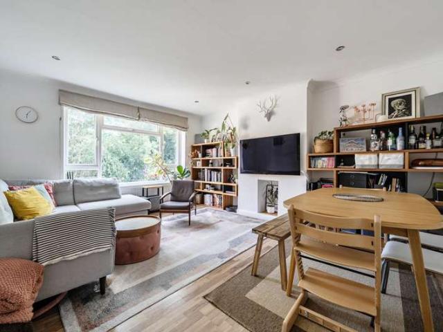 Maisonette for sale in Woodside Park, Greater London