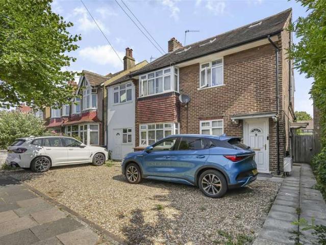 Maisonette for sale in London Borough of Merton, Raynes Park