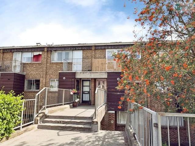 Maisonette for sale in Clapham Junction, Greater London