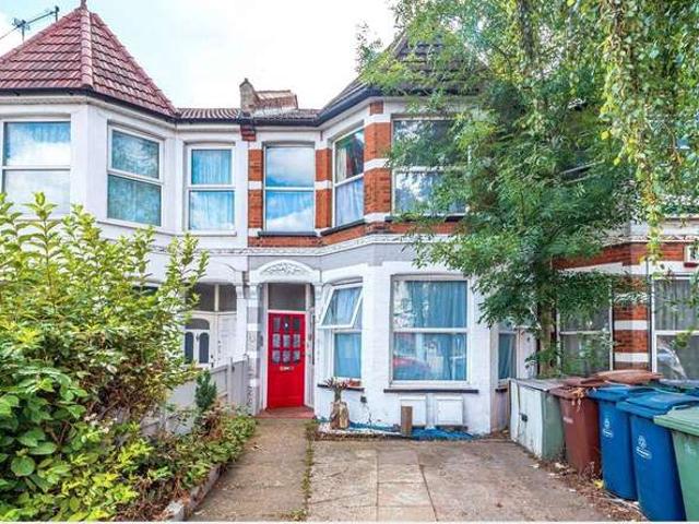 Maisonette for sale in Lane, Greater London