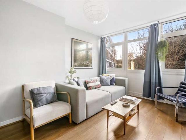 Maisonette for sale in Whitechapel, Greater London
