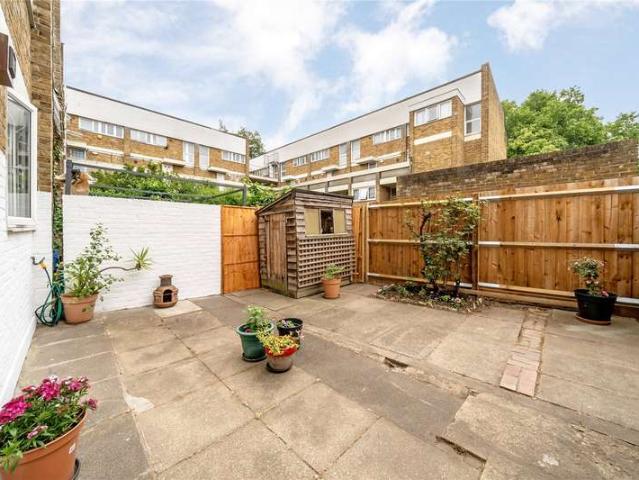 Maisonette for sale in Dalston, De Beauvoir Town