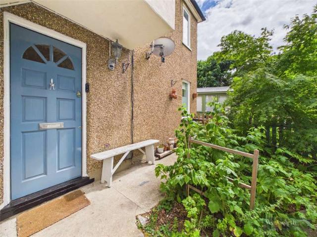 Maisonette for sale in Tolworth, Greater London
