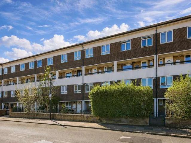Maisonette for sale in Old Ford, Bow