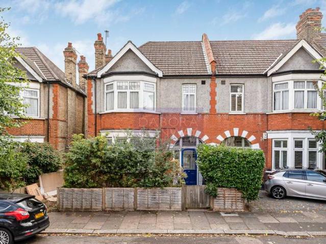 Maisonette for sale in Palmers Green, Greater London