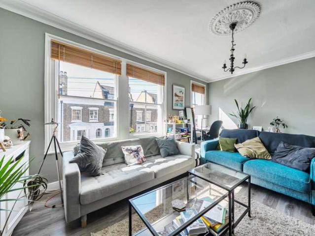 Maisonette for sale in Southfields, Greater London