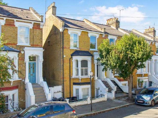 Maisonette for sale in London Borough of Islington, Greater London