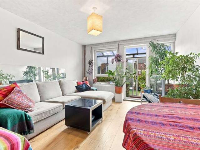 Maisonette for sale in Yorkshire Grove Estate, Greater London