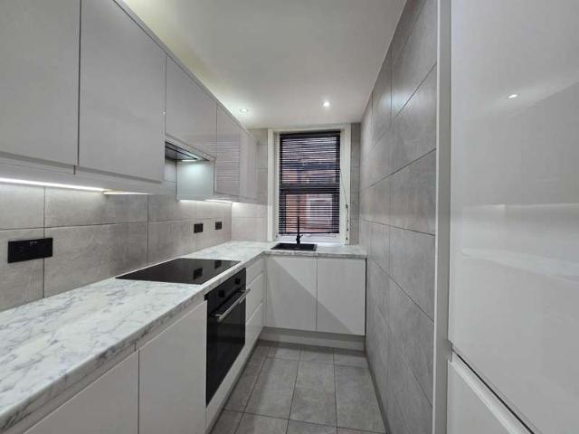 Maisonette for sale in Hendon, Greater London