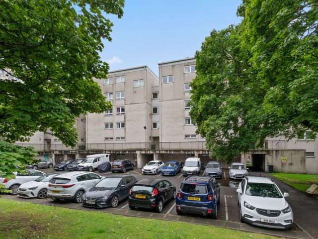 Maisonette for sale in Linlithgow, Scotland
