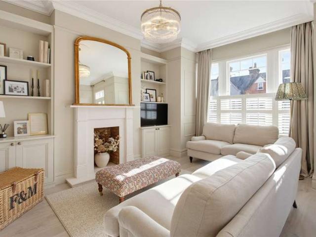 Maisonette for sale in London Borough of Wandsworth, Greater London