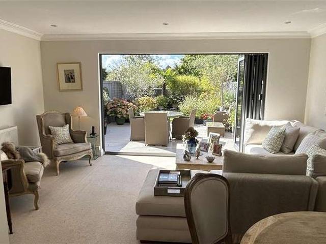 Maisonette for sale in Fole, Surrey