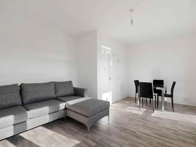 Maisonette for rent in Walworth, Greater London