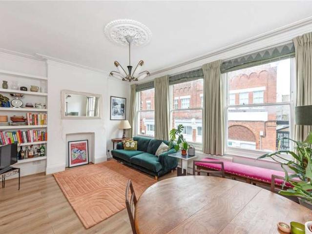 Maisonette for sale in Highbury, Greater London