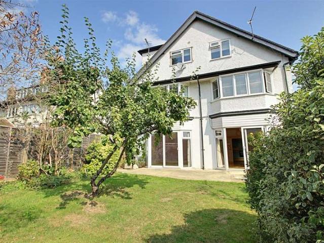 Maisonette for sale in Pouchen End, Hertfordshire