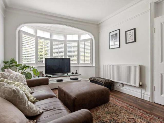 Maisonette for sale in Balham, Greater London