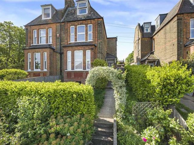 Maisonette for sale in London Borough of Lewisham, Greater London