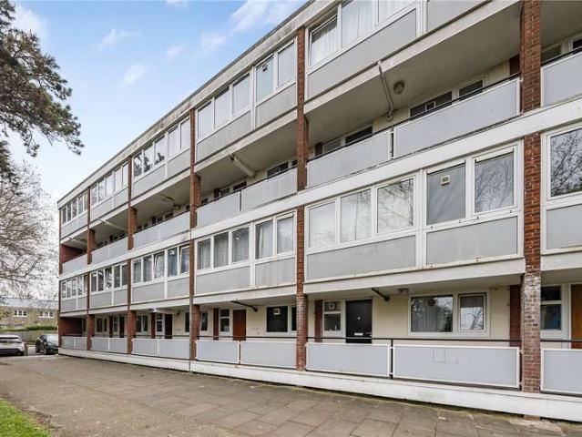 Maisonette for sale in Roehampton, Greater London