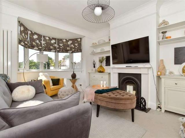 Maisonette for sale in Gidea Park, Greater London