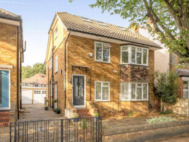 Maisonette for sale in London Borough of Ealing, Greater London