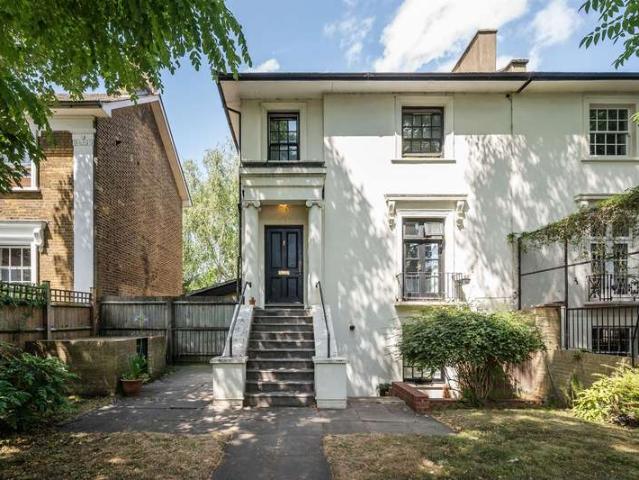 Maisonette for sale in Kentish Town, Greater London