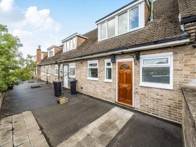 Maisonette for sale in How Wood, St Albans