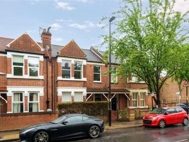 Maisonette for sale in London Borough of Ealing, Greater London