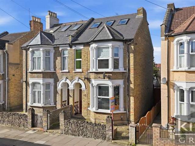 Maisonette for sale in Freezywater, Greater London