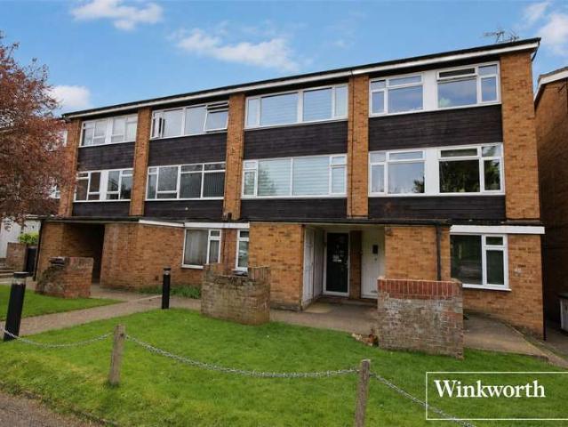 Maisonette for sale in Borehamwood, Hertsmere