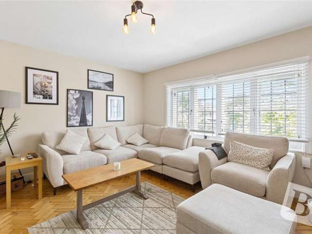 Maisonette for sale in Gidea Park, Greater London