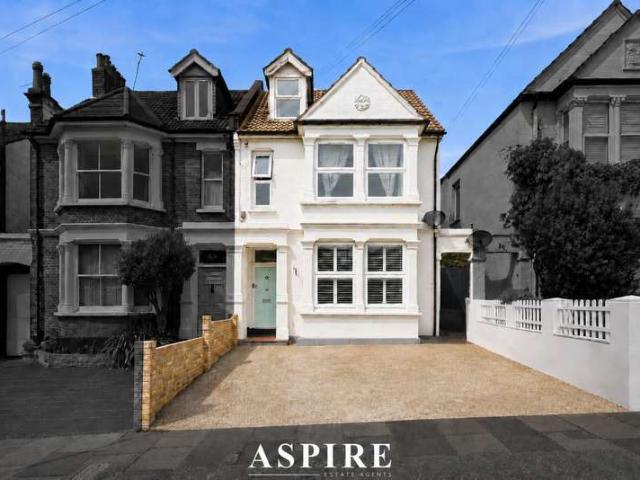 Maisonette for sale in Milton, Alton Barnes