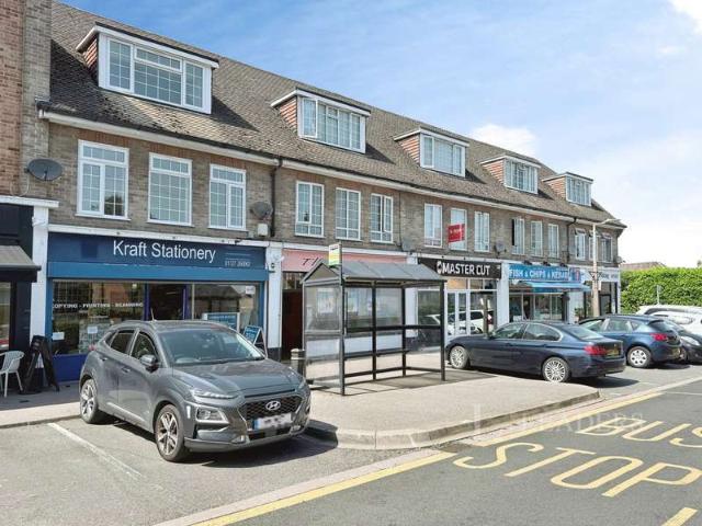 Maisonette for sale in How Wood, Five Acres