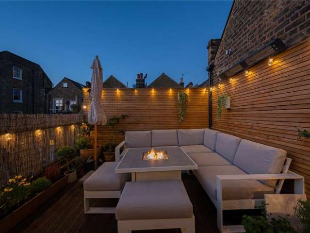 Maisonette for sale in Balham, Greater London