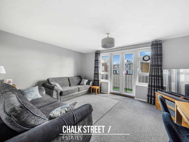 Maisonette for sale in Hornchurch, Greater London