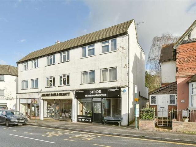 Maisonette for sale in Caterham on the Hill, Hillview