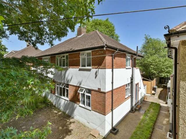Maisonette for sale in Red Hill, Surrey